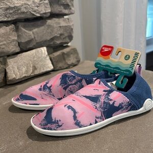 Speedo Junior water shoes, UV protection great traction lightweight easy on